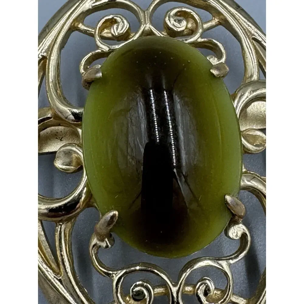 Vintage Whiting & Davis Olive Green Cabochon Cat’s Eye Gold Tone Brooch Unsigned